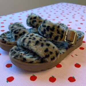 Leopard Print Fuzzy Sandals